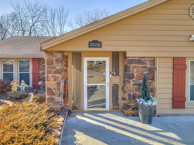3200 S MAGNOLIA DR Drive, Sand Springs, OK 74063
