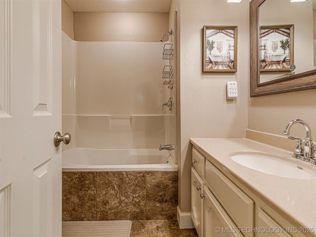 3200 S MAGNOLIA DR Drive, Sand Springs, OK 74063