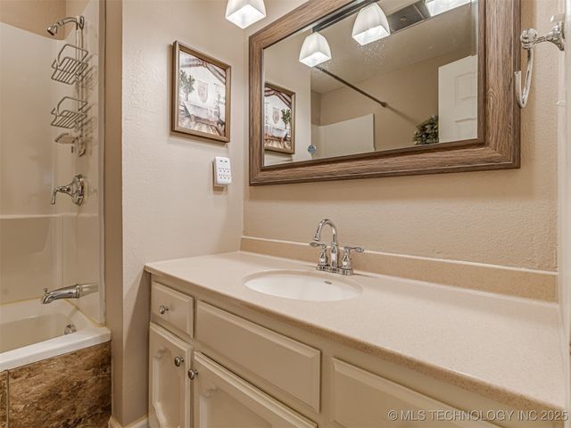 3200 S MAGNOLIA DR Drive, Sand Springs, OK 74063