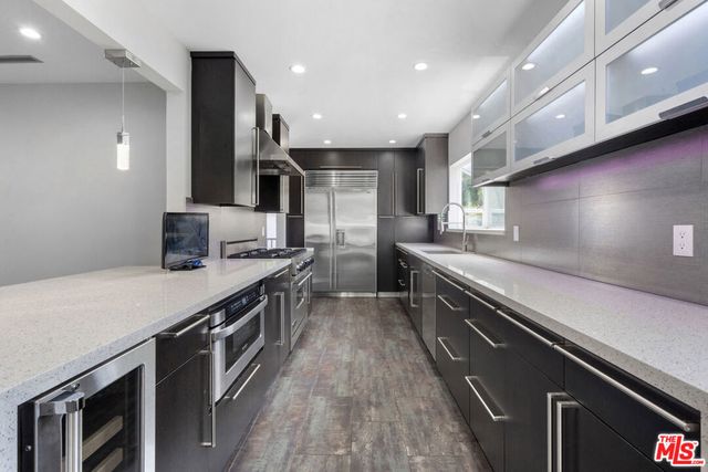 3084 St George Street, Los Angeles, CA 90027