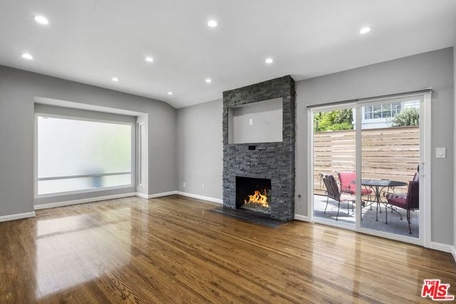 3084 St George Street, Los Angeles, CA 90027