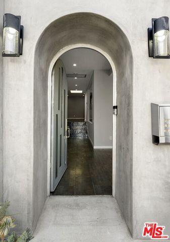 3084 St George Street, Los Angeles, CA 90027
