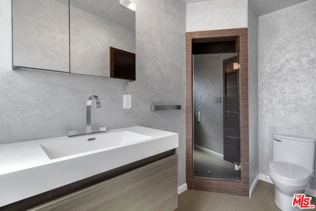 3084 St George Street, Los Angeles, CA 90027