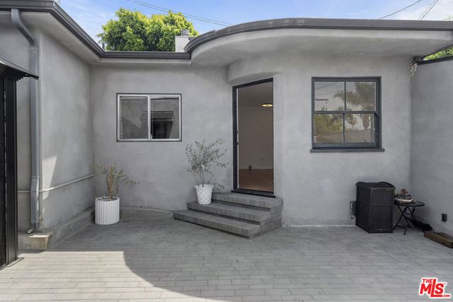 3084 St George Street, Los Angeles, CA 90027