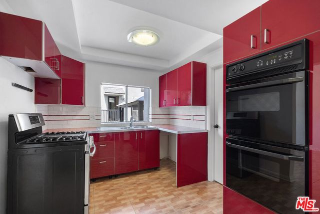3084 St George Street, Los Angeles, CA 90027