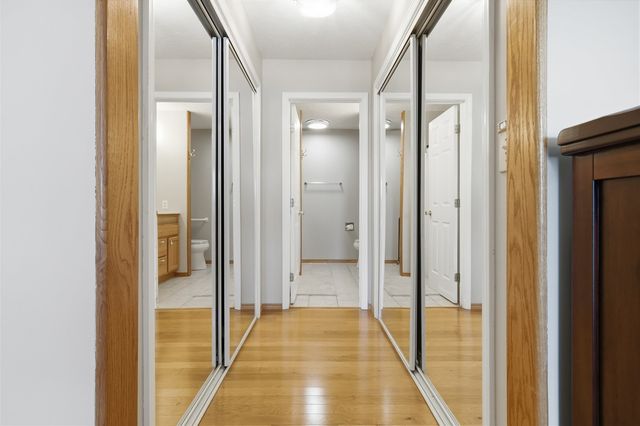 39 Oak Park Road, Bloomington, IL 61701