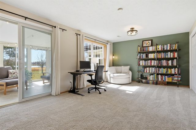 39 Oak Park Road, Bloomington, IL 61701