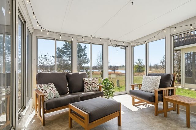 39 Oak Park Road, Bloomington, IL 61701