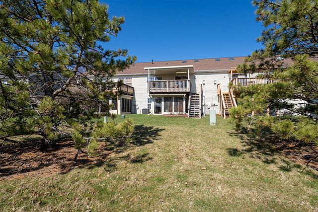 39 Oak Park Road, Bloomington, IL 61701