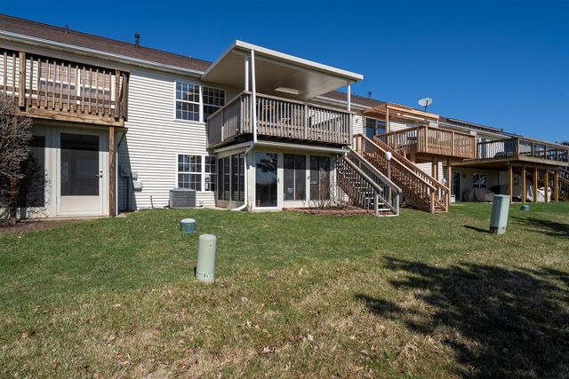 39 Oak Park Road, Bloomington, IL 61701