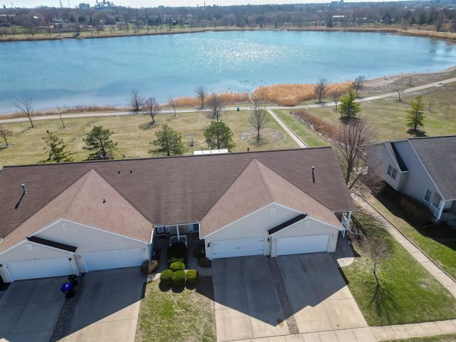 39 Oak Park Road, Bloomington, IL 61701