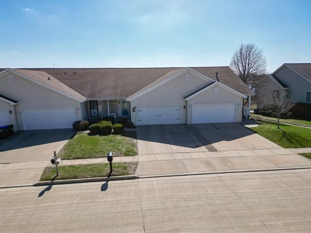 39 Oak Park Road, Bloomington, IL 61701