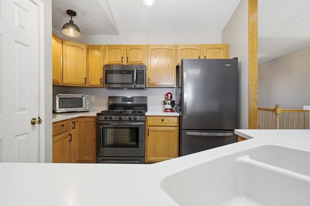 39 Oak Park Road, Bloomington, IL 61701