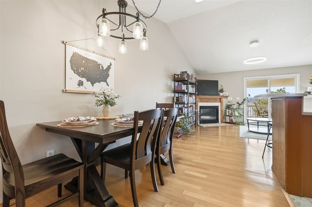 39 Oak Park Road, Bloomington, IL 61701