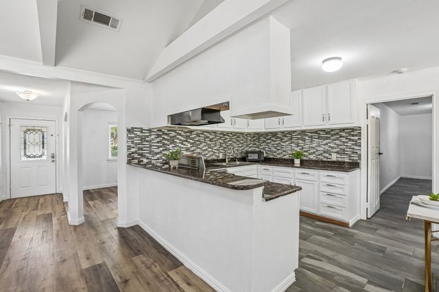 1224 Trailwood Drive, Hurst, TX 76053