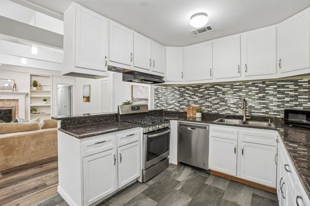 1224 Trailwood Drive, Hurst, TX 76053
