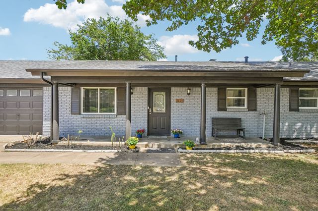 1224 Trailwood Drive, Hurst, TX 76053