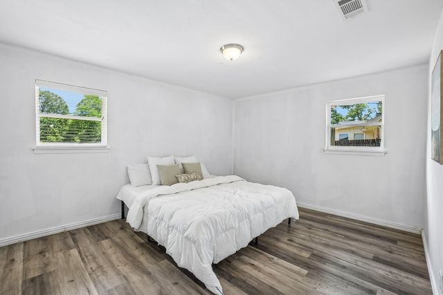 1224 Trailwood Drive, Hurst, TX 76053