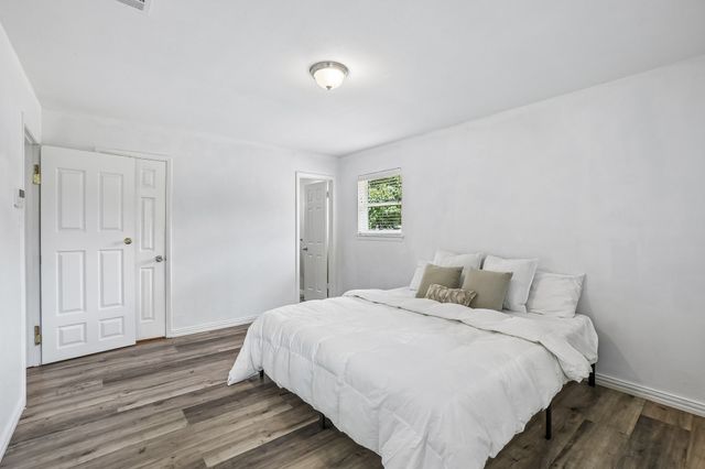 1224 Trailwood Drive, Hurst, TX 76053