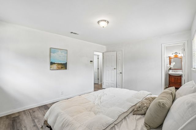 1224 Trailwood Drive, Hurst, TX 76053