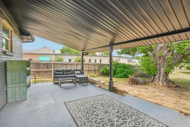 1224 Trailwood Drive, Hurst, TX 76053