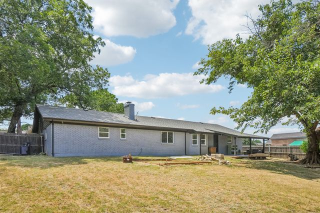 1224 Trailwood Drive, Hurst, TX 76053