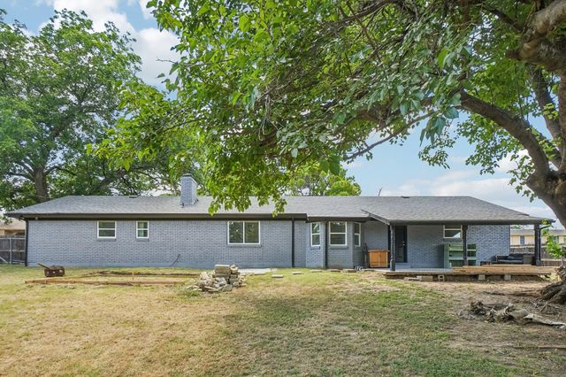 1224 Trailwood Drive, Hurst, TX 76053