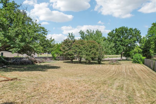 1224 Trailwood Drive, Hurst, TX 76053