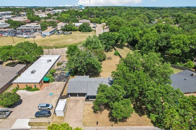 1224 Trailwood Drive, Hurst, TX 76053