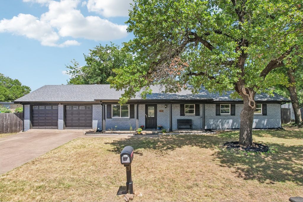 1224 Trailwood Drive, Hurst, TX 76053