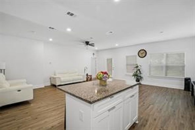 7808 Brownsville Avenue, Dallas, TX 75216