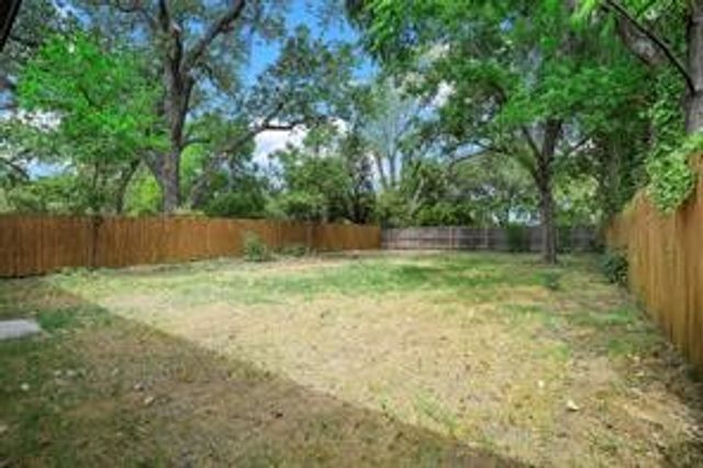 7808 Brownsville Avenue, Dallas, TX 75216