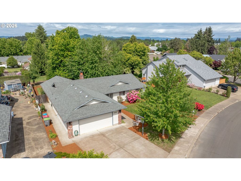 Image 3 of property listing at 2835 Ne LEATHERS Ln, Mc Minnville, OR 97128