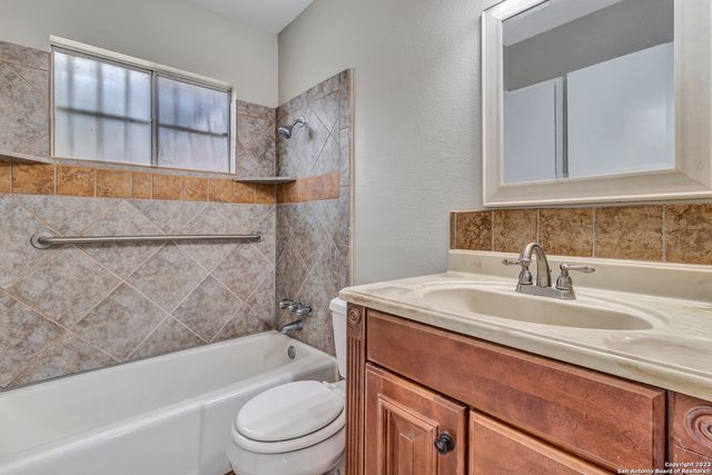 8815 Oakbrook St, San Antonio, TX 78221