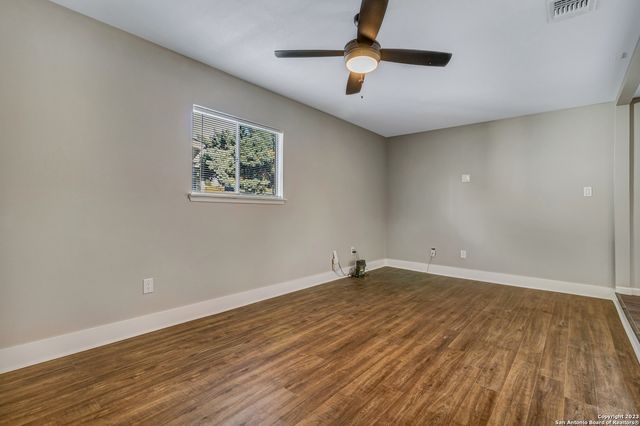 8815 Oakbrook St, San Antonio, TX 78221