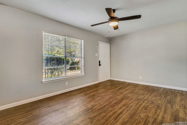 8815 Oakbrook St, San Antonio, TX 78221