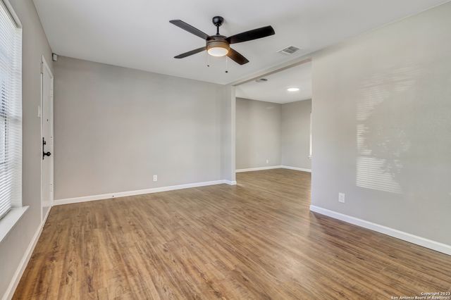 8815 Oakbrook St, San Antonio, TX 78221