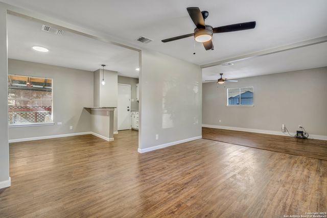 8815 Oakbrook St, San Antonio, TX 78221