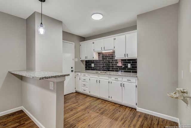 8815 Oakbrook St, San Antonio, TX 78221