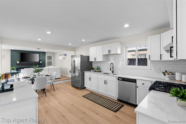 28001 Elba Street, Saint Clair Shores, MI 48081