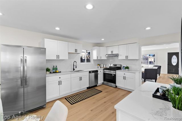 28001 Elba Street, Saint Clair Shores, MI 48081