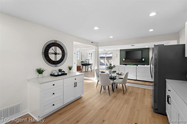 28001 Elba Street, Saint Clair Shores, MI 48081