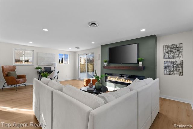 28001 Elba Street, Saint Clair Shores, MI 48081