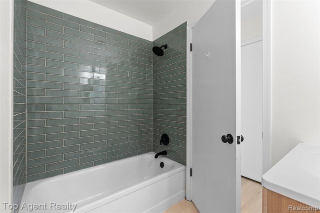 28001 Elba Street, Saint Clair Shores, MI 48081