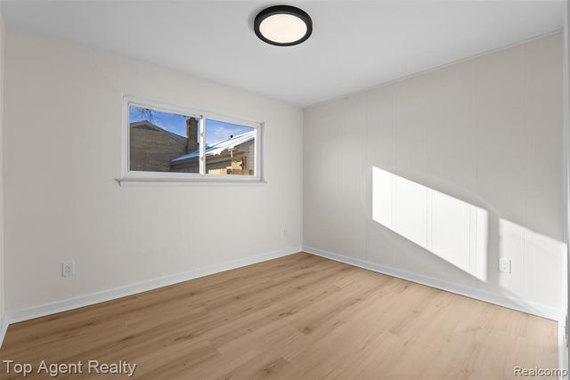 28001 Elba Street, Saint Clair Shores, MI 48081