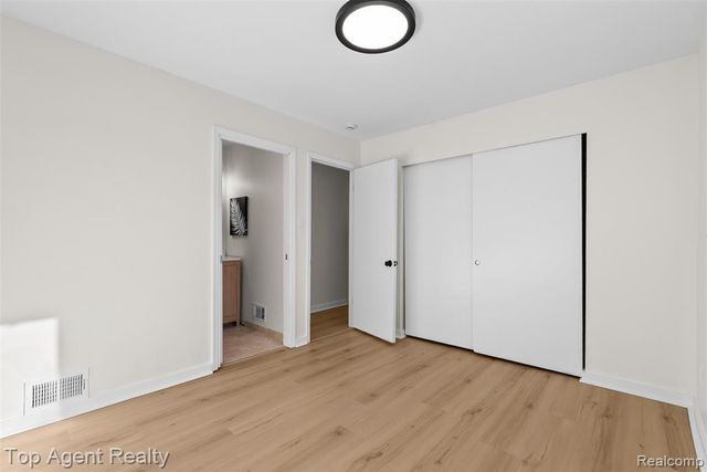 28001 Elba Street, Saint Clair Shores, MI 48081