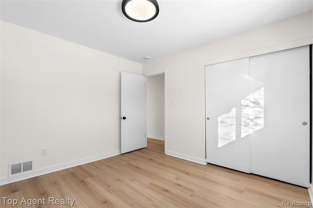 28001 Elba Street, Saint Clair Shores, MI 48081