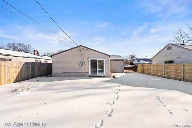 28001 Elba Street, Saint Clair Shores, MI 48081