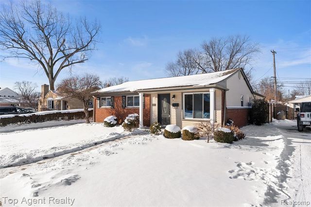28001 Elba Street, Saint Clair Shores, MI 48081