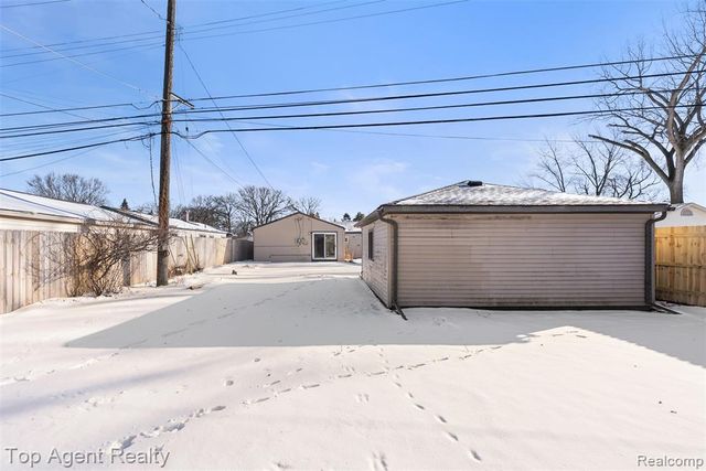 28001 Elba Street, Saint Clair Shores, MI 48081